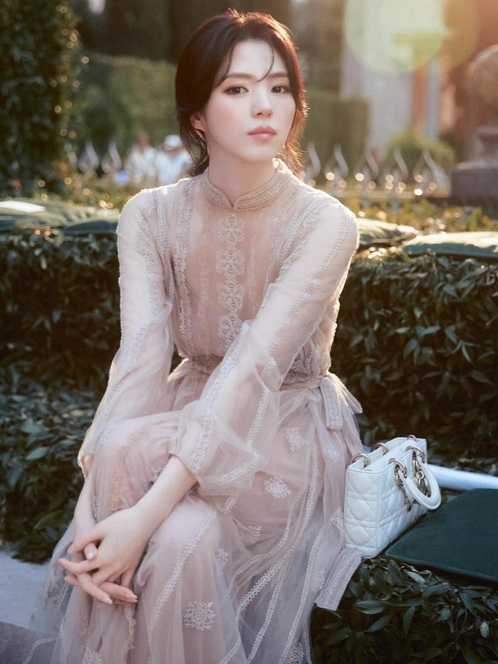 Penampilan Han So Hee di Dior Cruise 2026 show Penampilan Han So Hee di Dior Cruise 2026 show