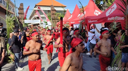 Peringatan HUT ke-208 Pattimura yang digelar di Pasar Seni Kuta, Badung, Bali, Sabtu (31/5/2025). (Ahmad Firizqi Irwan/detikBali)