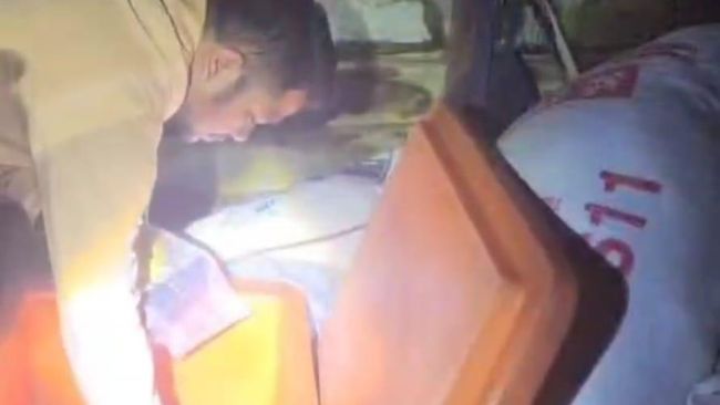Polda Sumut membongkar 30 kilogram sabu yang dikirim melalui perairan Malaysia di kampung nelayan wilayah Kabupaten Langkat.