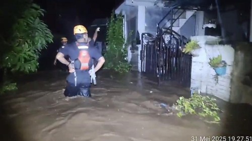 Sejumlah rumah warga di Lingkungan Pemedilan, Kelurahan Dauhwaru, Kecamatan Jembrana, terendam banjir, Sabtu (31/5/2025). (IST)
