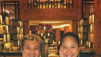 Hubungannya dengan Bastian Steel juga masih langgeng hingga sekarang. Kebersamaan mereka kerap terlihat, seperti ketika makan romantis di sebuah restoran. Foto: detikFood/Yenny Mustika Sari