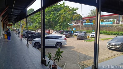 Asa Para Pejuang Rupiah di Rest Area yang Disita Jaksa