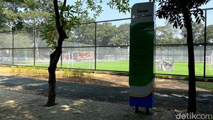 Taman Persib yang Masih Berpagar Seng