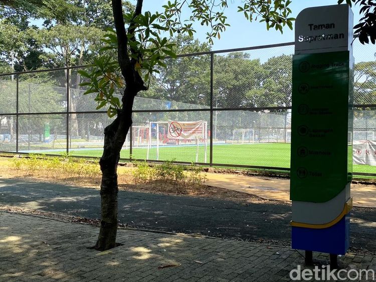 Taman Persib yang Masih Berpagar Seng
