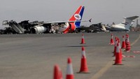 Menurut pernyataan dari Yemenia Airways, pesawat tersebut akan mengangk0ut para jemaah haji yang akan melaksanakan ibadah haji tahunan di Mekkah. Puluhan jemaah terpaksa kembali ke rumah. (Foto: AFP/Mohammed Huwais)