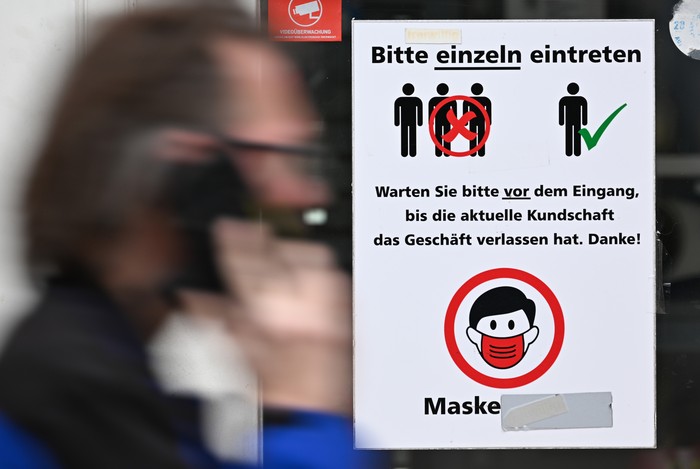 NEW YORK, NEW YORK - MARCH 11: An old sign in a window of a closed business asks customers to wear a mask to prevent the spread of  COVID-19 as the nation marks the fifth anniversary of the Covid-19 pandemic on March 13, 2025 in New York City. While the pandemic is mainly contained and most Americans have returned to the office, thousands of people still contract the virus monthly. As of March 6, at least 1,222,603 Americans have died of COVID-19, according to data from the Centers for Disease Control and Prevention. (Photo by Spencer Platt/Getty Images)