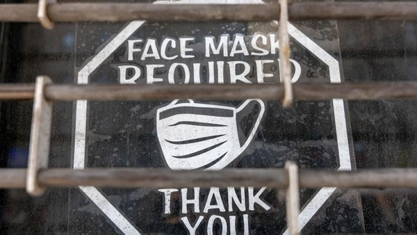 Sisa-sisa Peringatan COVID-19, Wajib Masker hingga Social Distancing