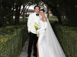 8 Foto Pernikahan Amanda Rawles-Adriel, Cantik Dengan Gaun Berbelahan Tinggi