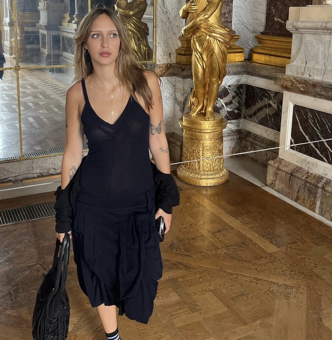 Gigi dan Bella pertama kali bertemu Aydan pada 2023. Sejak saat itu, hubungan di antara mereka tumbuh erat dan penuh kasih. “Kami menyambut Aydan dengan tangan terbuka,” lanjut pernyataan tersebut. Foto: dok. Instagram/@toospoiled