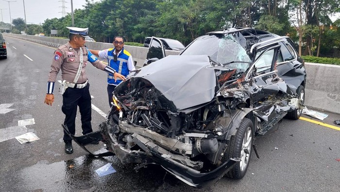 BMW tabrak Brio di Tol Surabaya-Gempol, Sidoarjo.