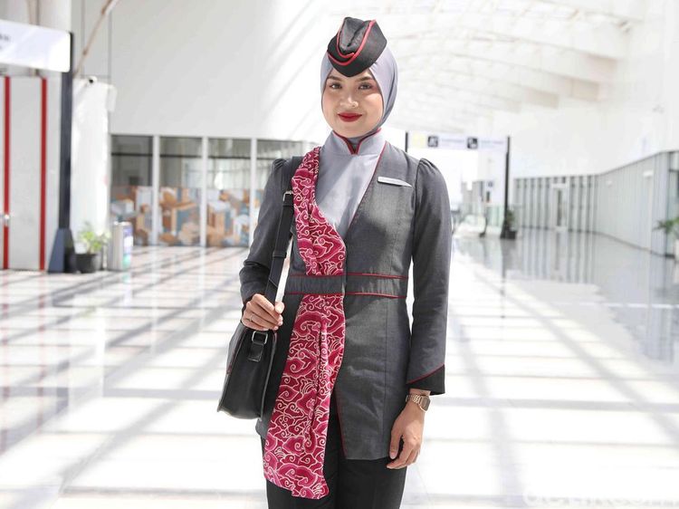 Cerita Fitri, dari Kasir Jadi Pramugari Kereta Cepat Whoosh