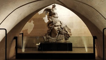 Foto low light terlihat lebih terang dari kondisi aslinya. Detail patung masih terlihat. Foto: Rachmatunnisa/detikINET