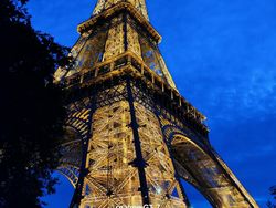 Indahnya Paris Dipotret Realme GT 7 yang Baru Dirilis