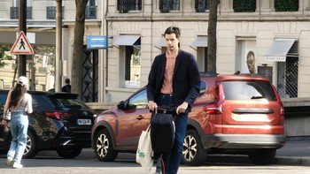 Foto menggunakan fitur AI Snap Mode untuk menangkap objek bergerak. Hasilnya jelas, tidak blur. Foto: Rachmatunnisa/detikINET