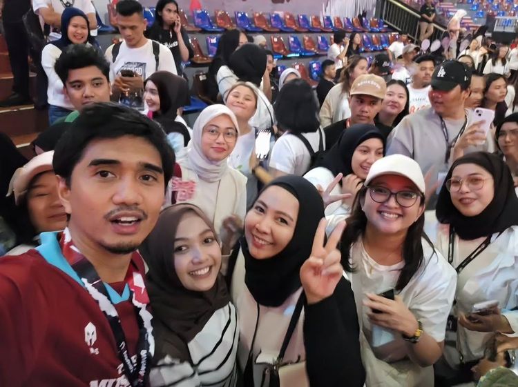 Pantas Digandrungi! Duta SO7 Totalitas untuk Fan Service