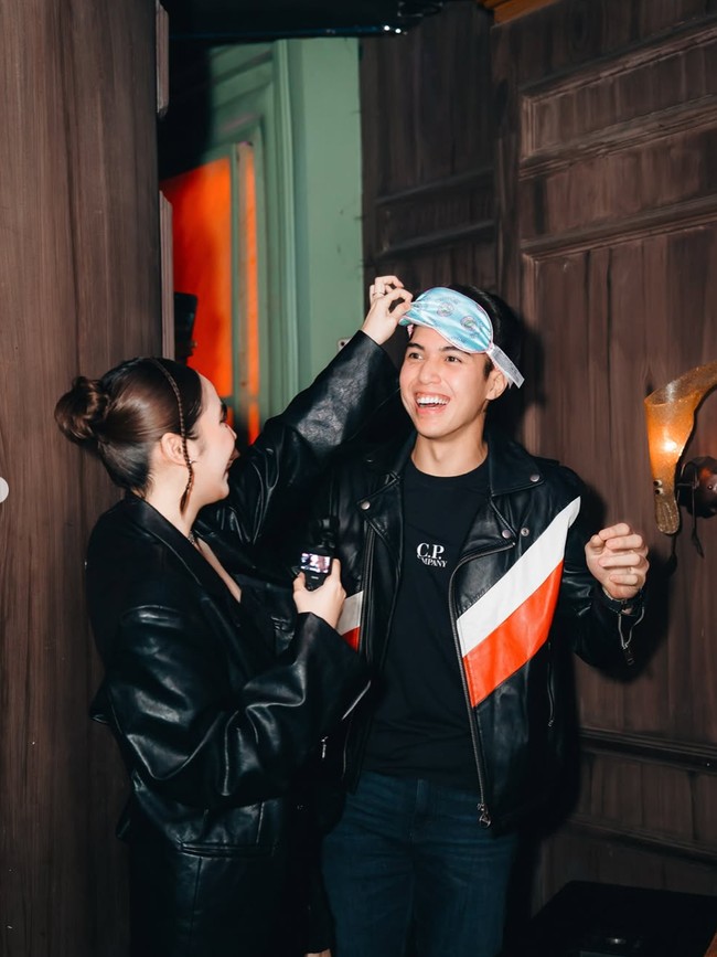 Tepat pada 30 Mei kemarin El Rumi berulang tahun yang ke-26. Merayakan hari kelahirannya, El mendapat kejutan dari sang kekasih, Syifa Hadju. Foto: Instagram/@elelrumi