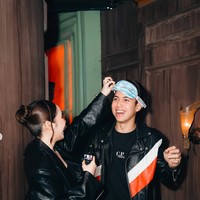 Tepat pada 30 Mei kemarin El Rumi berulang tahun yang ke-26. Merayakan hari kelahirannya, El mendapat kejutan dari sang kekasih, Syifa Hadju. Foto: Instagram/@elelrumi