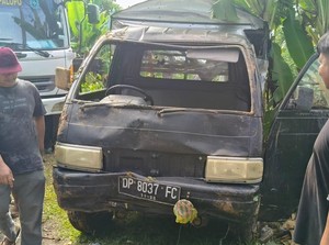 Pikap Muat Sayur Terjun ke Jurang Sedalam 7 Meter di Luwu gegara Ban Meletus