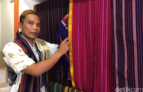Galeri Tenun Solah di Jalan Wirangbaya, Desa Lenek Kecamatan Lenek, Lombok Timur, NTB, Sabtu (31/5/2025). (Sanusi Ardi W)