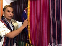 Kisah Andi Winata, Dirikan Galeri Tenun Solah untuk Selamatkan Tenun Lenek