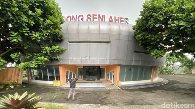 Gedung Kesenian Aher di Sukabumi yang kini terbengkalai