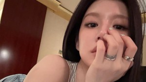 Go Youn Jung cukup aktif di Instagram meski update seminggu sekali. Foto-foto terbarunya terus ditunggu.