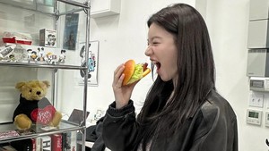 Fans juga suka lihat Go Youn Jung dengan foto-fotonya yang lucu-lucuan.