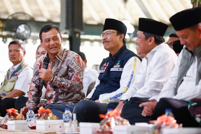 Gubernur Jawa Tengah (Jateng) Ahmad Luthfi mendampingi kunjungan kerja Menteri Sosial Saifullah Yusuf (Gus Ipul) di Kabupaten Wonosobo.