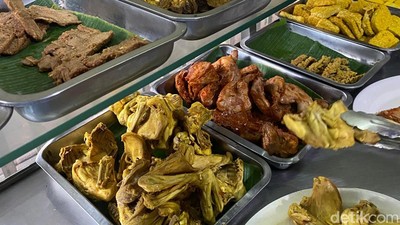 Gurih Sedap! Nasi Uduk Gondangdia yang Awet Lezatnya Sejak 1993