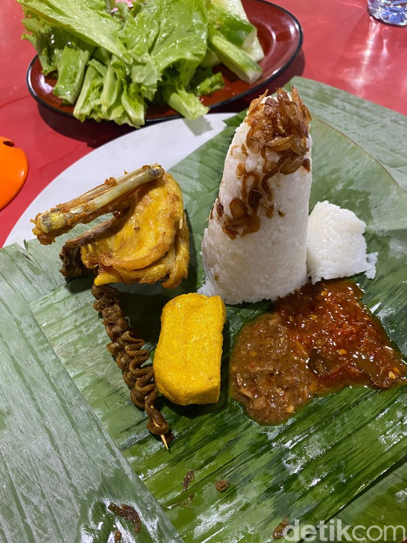 Gurih Sedap! Nasi Uduk Gondangdia yang Awet Lezatnya Sejak 1993
