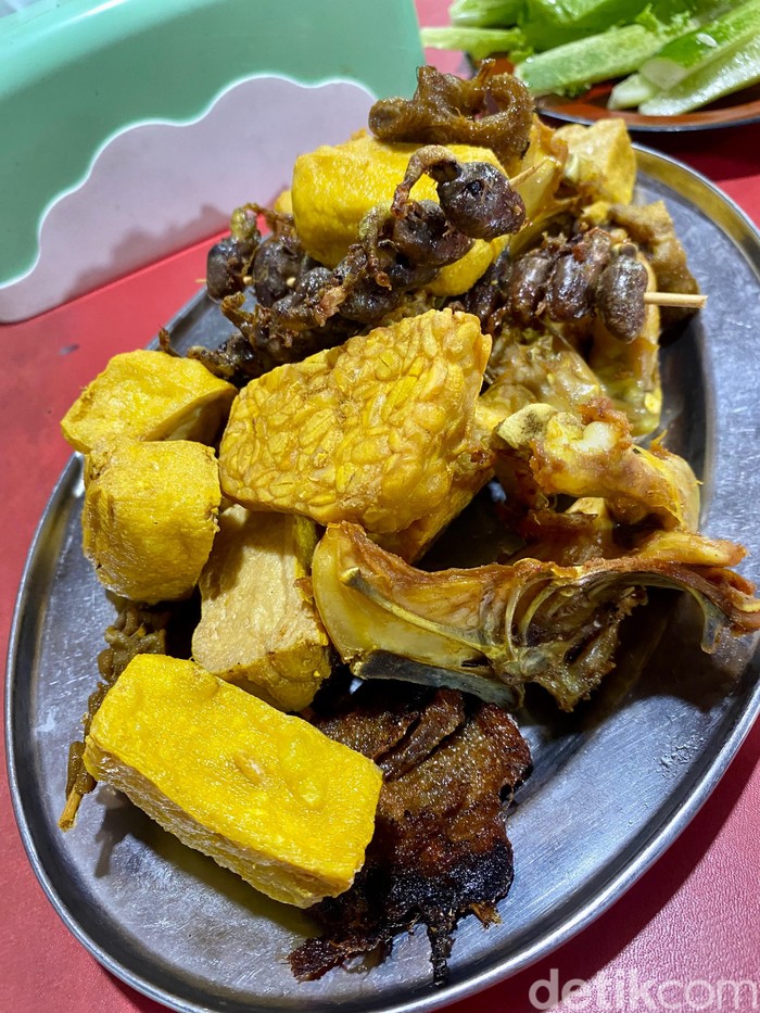 Gurih Sedap! Nasi Uduk Gondangdia yang Awet Lezatnya Sejak 1993 īŋŧ Gurih Sedap! Nasi Uduk Gondangdia yang Awet Lezatnya Sejak 1993