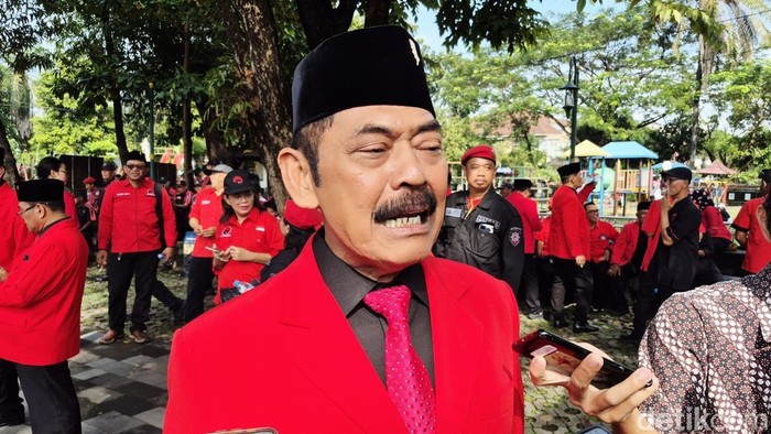 Ketua DPC PDIP Solo, FX Hadi Rudyatmo ditemui di Taman Banjarsari Solo, Minggu (1/6/2025).