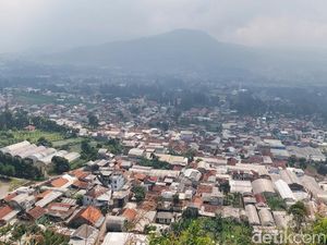 Kerusakan Alam di Balik Gemerlap Wisata Lembang
