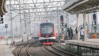 Proses pengiriman sarana KRL baru untuk kebutuhan layanan Commuter Line di wilayah Jabodetabek telah dilakukan secara bertahap, mulai 30 Januari 2025 sampai dengan 22 Mei 2025. Hingga saat ini sudah 8 TS yang tiba, 7 TS dari CRRC dan 1 TS dari INKA.
