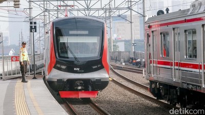 KRL Dari China Mulai Beroperasi Hari ini Layani Jalur Bogor dan Cikarang