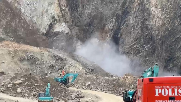 Longsor susulan terjadi saat proses pencarian korban