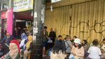 Ngeunah! Lontong Siram dan Pastel Viral yang Ludes 2.000 Per Hari