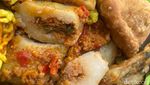 Ngeunah! Lontong Siram dan Pastel Viral yang Ludes 2.000 Per Hari