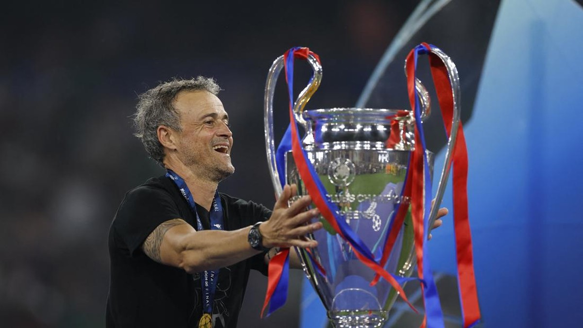 Luis Enrique membawa Paris Saint-Germain bermain sebagai tim hingga juara Liga Champions. (Foto: REUTERS/Peter Cziborra)