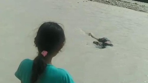 Nenek bernama Antoneta Tlonaen, ditemukan tewas terseret banjir Sungai Noemuke, Kecamatan Amanuban Selatan, TTS, NTT,  Minggu (1/6/2026).