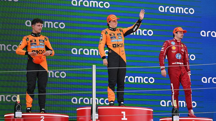 BARCELONA, SPAIN - JUNE 01: Race winner Oscar Piastri of Australia and McLaren, Second placed Lando Norris of Great Britain and McLaren and Third placed Charles Leclerc of Monaco and Scuderia Ferrari celebrate on the podium during the F1 Grand Prix of Spain at Circuit de Barcelona-Catalunya on June 01, 2025 in Barcelona, Spain. (Photo by David Ramos/Getty Images)