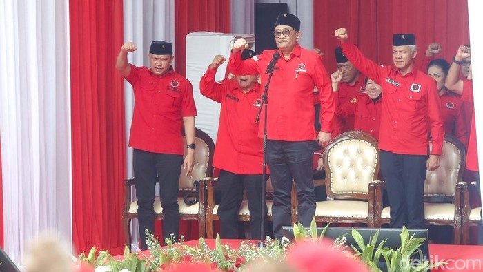 Pengurus DPP PDIP menggelar upacara peringatan Hari Lahir Pancasila pada 1 Juni 2025. Sejumlah elite hingga kader PDIP menghadiri upacara tersebut.