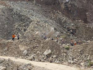 Longsor Gunung Kuda Menyimpan Empat Nama yang Tertinggal