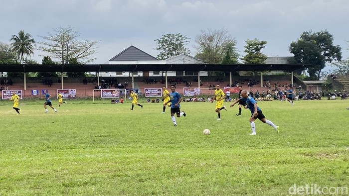 Pertandingan Persib Legend di Sukabumi.