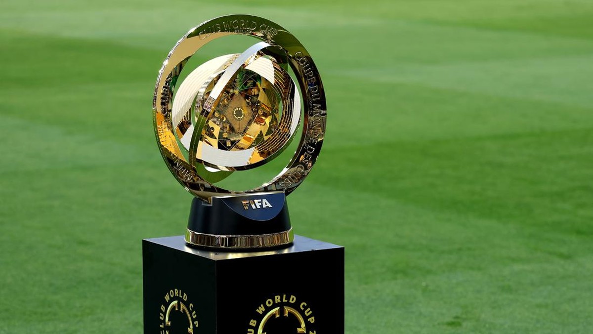 Trofi Piala Dunia Antarklub. Foto: Luke Hales/Getty Images