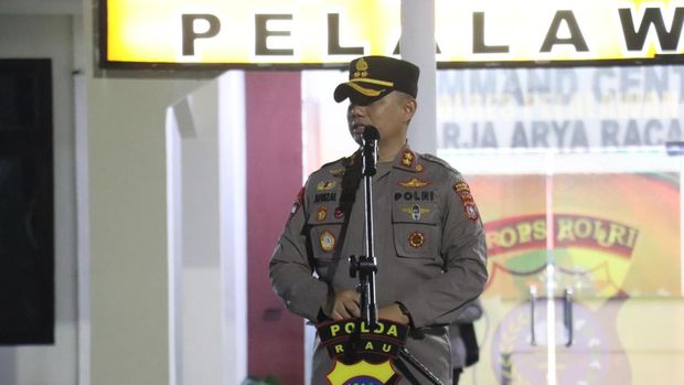 Polres Pelalawan melakukan patroli 'Blue Light' untuk mengantisipasi aksi premanisme hingga kejahatan jalanan lainnya, pada Sabtu (31/5/2025) malam.