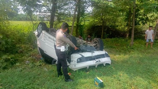 Porsche tabrak Toyota Rush di Tol Sidoarjo