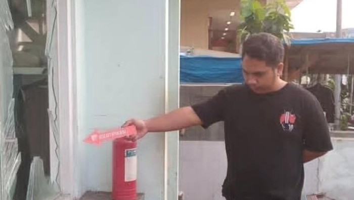 Pos keamanan Masjid Agung Kota Bogor di Jalan Dewi Sartika, Bogor Tengah, Kota Bogor, Jawa Barat, dirusak orang tidak dikenal (OTK). Polisi kini menyelidiki perusakan pos keamanan itu yang sampai viral di media sosial (medsos).