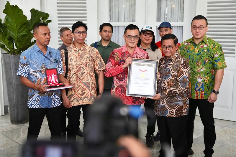 Gubernur DKI Jakarta Pramono Anung Pada Saat Menerima Rekor MURI Pemecahan Steril 10.000 Ekor Kucing Yang Dilakukan Pada Saat Pilgub Lalu.