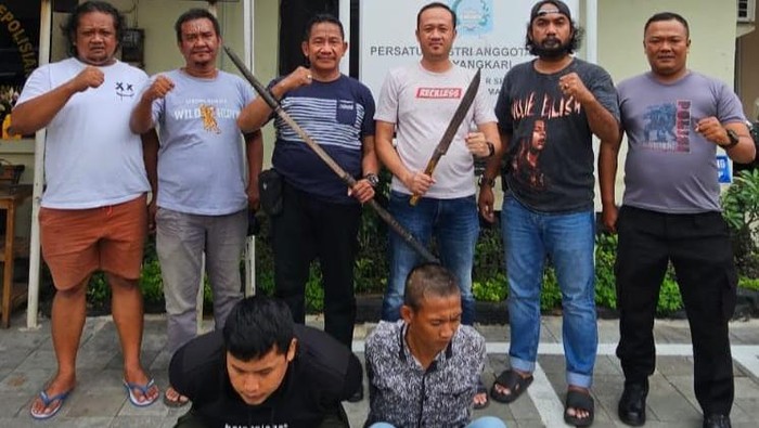 Polisi tangkap pelaku pemalakan truk di Jalan Arteri Yos Sudarso, Kelurahan Kemijen, Kecamatan Semarang Timur, Kota Semarang, Minggu (1/6/2025).
